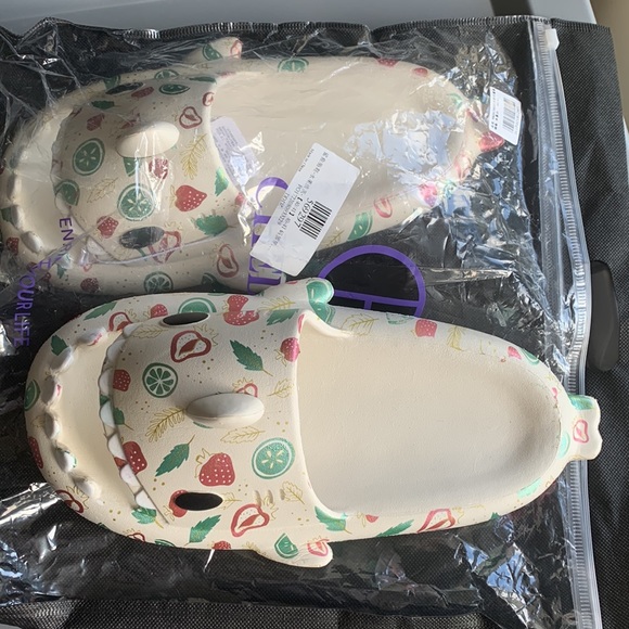 Shark slides - Picture 2 of 5